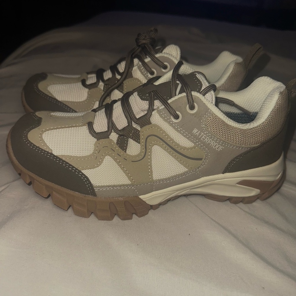 Women Waterproof Hiking Shoes - Tan and Brown